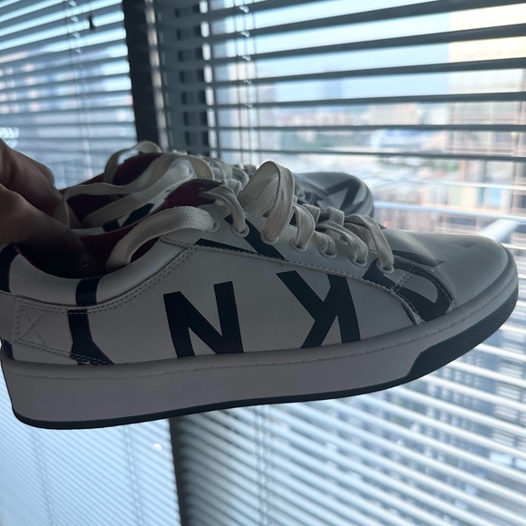 NEW DKNY Sneaker men’s size 7 - Picture 3 of 10